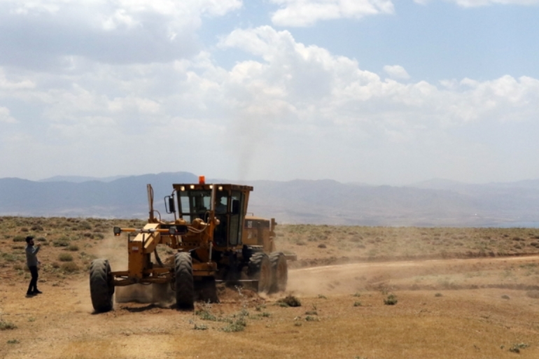 Van Büyükşehir Belediyesi 800 kilometre arazi yolu açtı